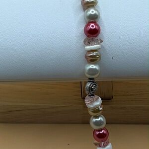 🤍🌸 Handmade Pearl & Pink Beaded Bracelet with Silver Medallion Accents